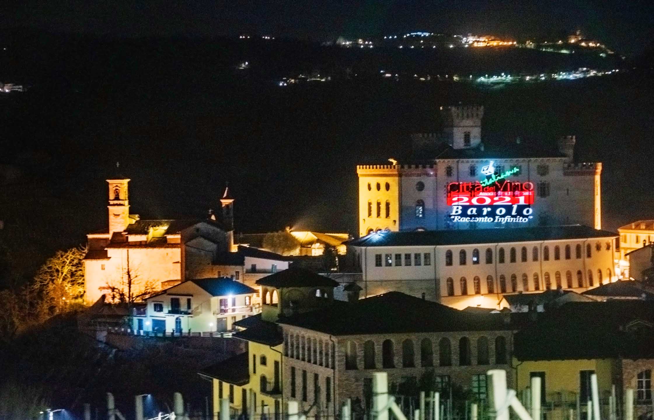 castello_barolo_illuminato_camerano